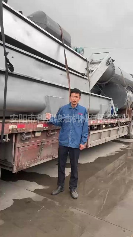 150噸食品級(jí)牛油生產(chǎn)線發(fā)貨現(xiàn)場(chǎng)